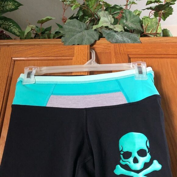 Lululemon x Soulcycle Soul Skull Crossbones Crop Leggings - 4 - Picture 7 of 11